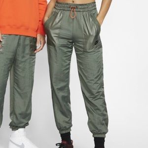 Nike Sportswear Woven Cargo Pants